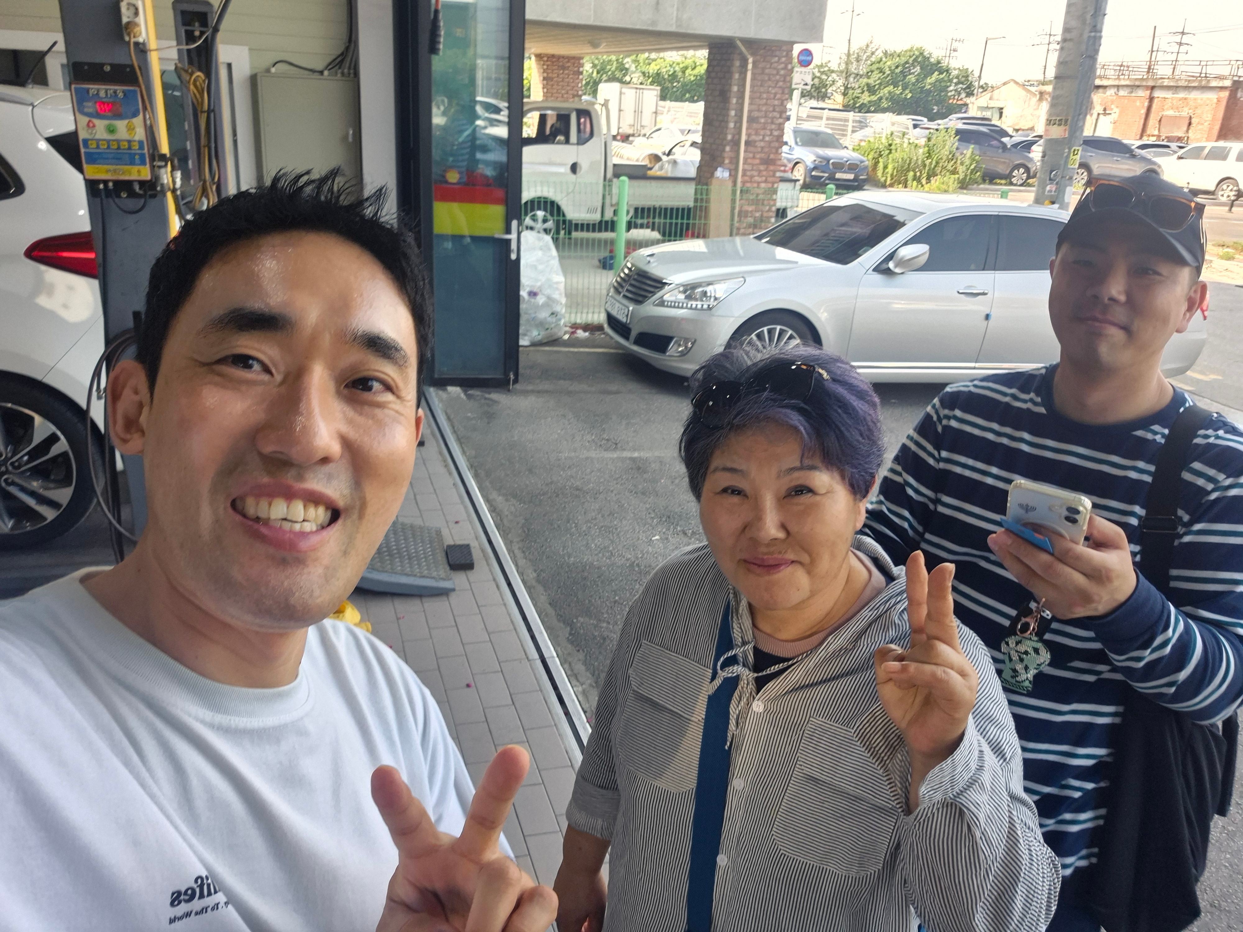 고객과 함께한 짱구아빠중고차 출고 현장